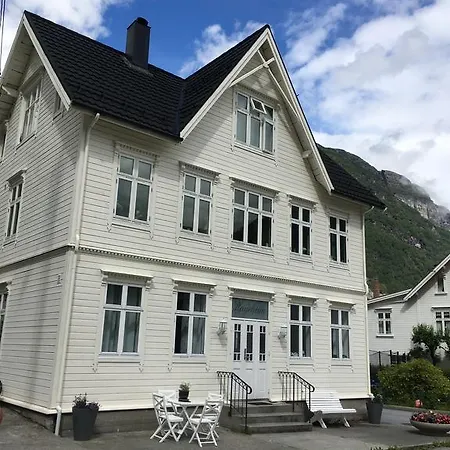 شقة Town Center - Geiranger-fjord هيليسيت