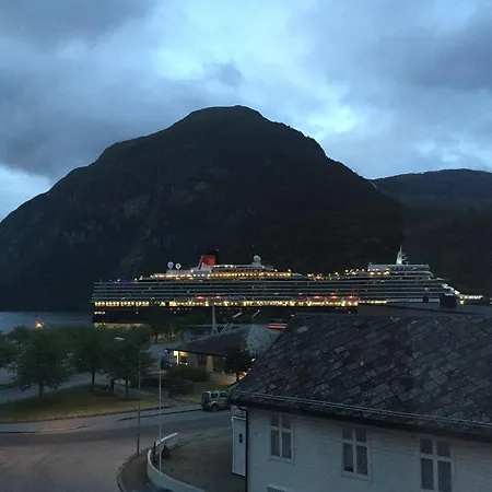 Town Center - Geiranger-fjord