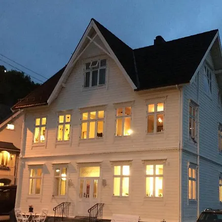 Town Center - Geiranger-fjord Apartment *