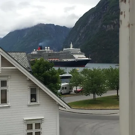 Town Center - Geiranger-fjord *